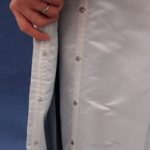 両脇が全開する袴は、下にお色直し用のパンツを着用しておくことも可能